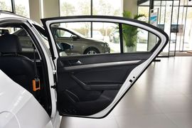 2015款大众朗逸1.6L手动舒适型