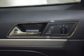2015款大众朗逸1.6L手动舒适型