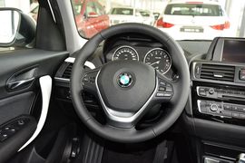 2015款宝马118i都市设计套装