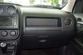 2015款Jeep自由客2.0L运动版