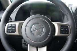 2015款Jeep自由客2.0L运动版