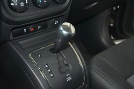 2015款Jeep自由客2.0L运动版