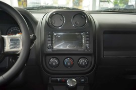 2015款Jeep自由客2.0L运动版