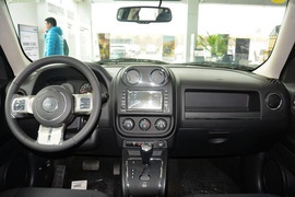 2015款Jeep自由客2.0L运动版