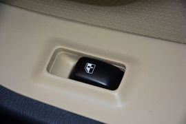 2015款华泰经典圣达菲2.0L汽油手动两驱标准型