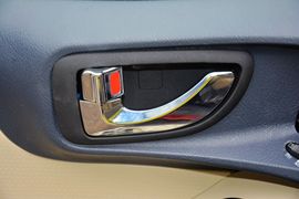 2015款华泰经典圣达菲2.0L汽油手动两驱标准型