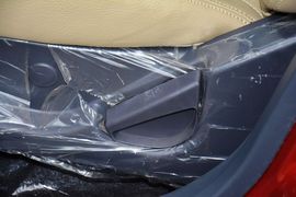 2015款华泰经典圣达菲2.0L汽油手动两驱标准型