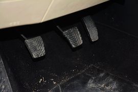 2015款华泰经典圣达菲2.0L汽油手动两驱标准型