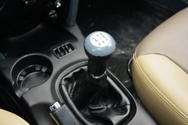 2015款华泰经典圣达菲2.0L汽油手动两驱标准型