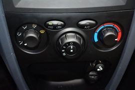 2015款华泰经典圣达菲2.0L汽油手动两驱标准型