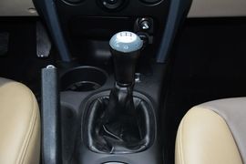 2015款华泰经典圣达菲2.0L汽油手动两驱标准型