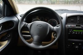 2015款华泰经典圣达菲2.0L汽油手动两驱标准型