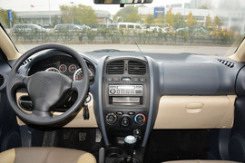 2015款华泰经典圣达菲2.0L汽油手动两驱标准型