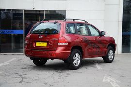 2015款华泰经典圣达菲2.0L汽油手动两驱标准型