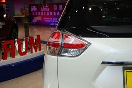 2015款日产奇骏2.5L