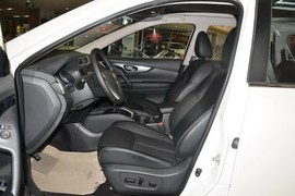 2015款日产奇骏2.5L