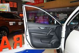 2015款日产奇骏2.5L
