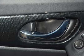 2015款日产奇骏2.5L