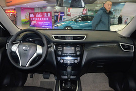 2015款日产奇骏2.5L
