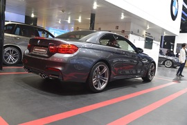 宝马M4敞篷