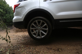 2016款福特探险者2.3T越野体验