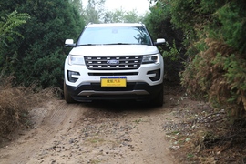 2016款福特探险者2.3T越野体验