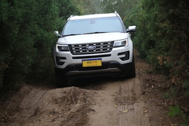 2016款福特探险者2.3T越野体验