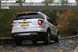 2016款福特探险者2.3T越野体验