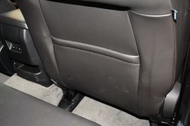 2015款福特福克斯三厢1.0L