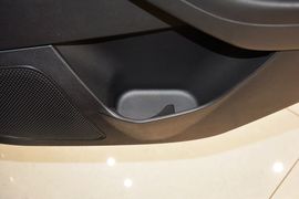 2015款福特福克斯三厢1.0L