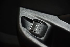 2015款福特福克斯三厢1.0L