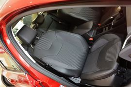 2015款福特福克斯三厢1.0L