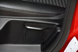 2015款福特福克斯三厢1.0L
