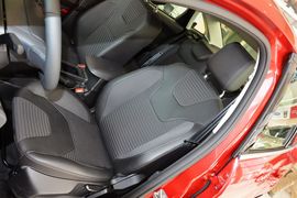 2015款福特福克斯三厢1.0L
