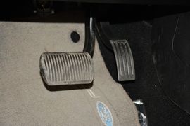 2015款福特福克斯三厢1.0L