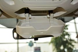 2015款福特福克斯三厢1.0L