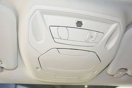 2015款福特福克斯三厢1.0L