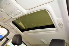 2015款福特福克斯三厢1.0L