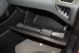 2015款福特福克斯三厢1.0L