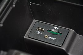 2015款福特福克斯三厢1.0L