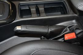 2015款福特福克斯三厢1.0L