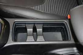 2015款福特福克斯三厢1.0L