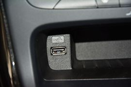 2015款福特福克斯三厢1.0L