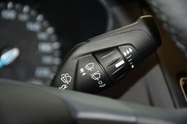 2015款福特福克斯三厢1.0L