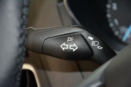 2015款福特福克斯三厢1.0L
