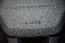 2015款福特福克斯三厢1.0L