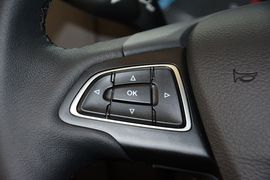 2015款福特福克斯三厢1.0L