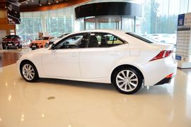 2015款雷克萨斯IS200t领先版