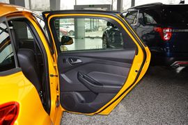 2015款福特福克斯ST