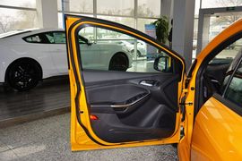 2015款福特福克斯ST